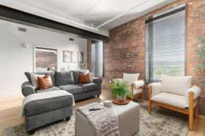 NEW DT BHM CONDO l 2 KING Beds l FREE Parking l Rooftop Views